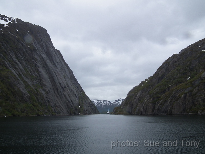 day9 0072.jpg - to watch our ship sail in !